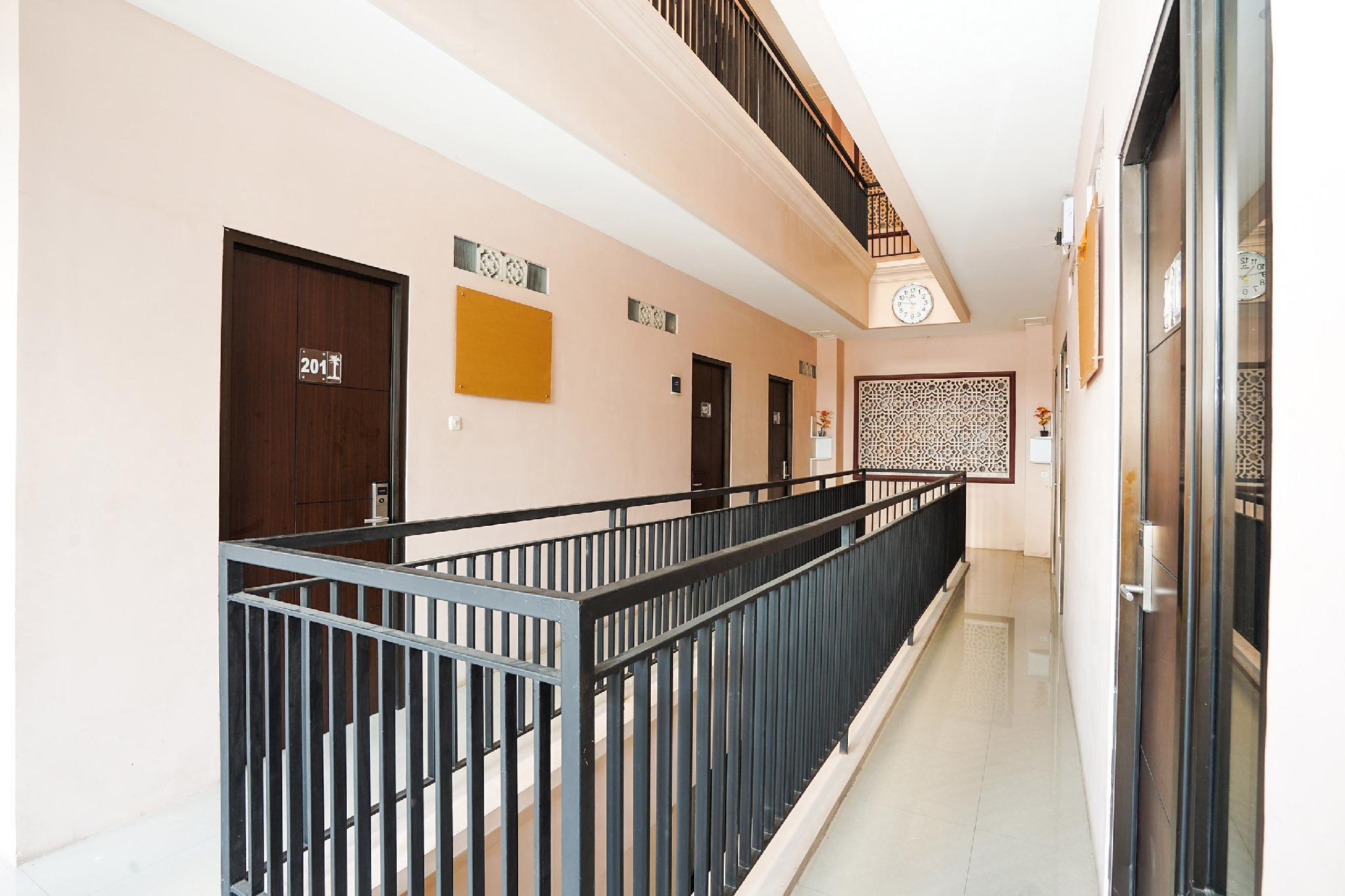 Oyo 240 Audah Sevana Syariah Hotel Surabaya Exterior photo
